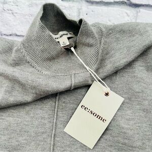 NWT eesome  Gray Sleeveless Mock Neck Knit Top